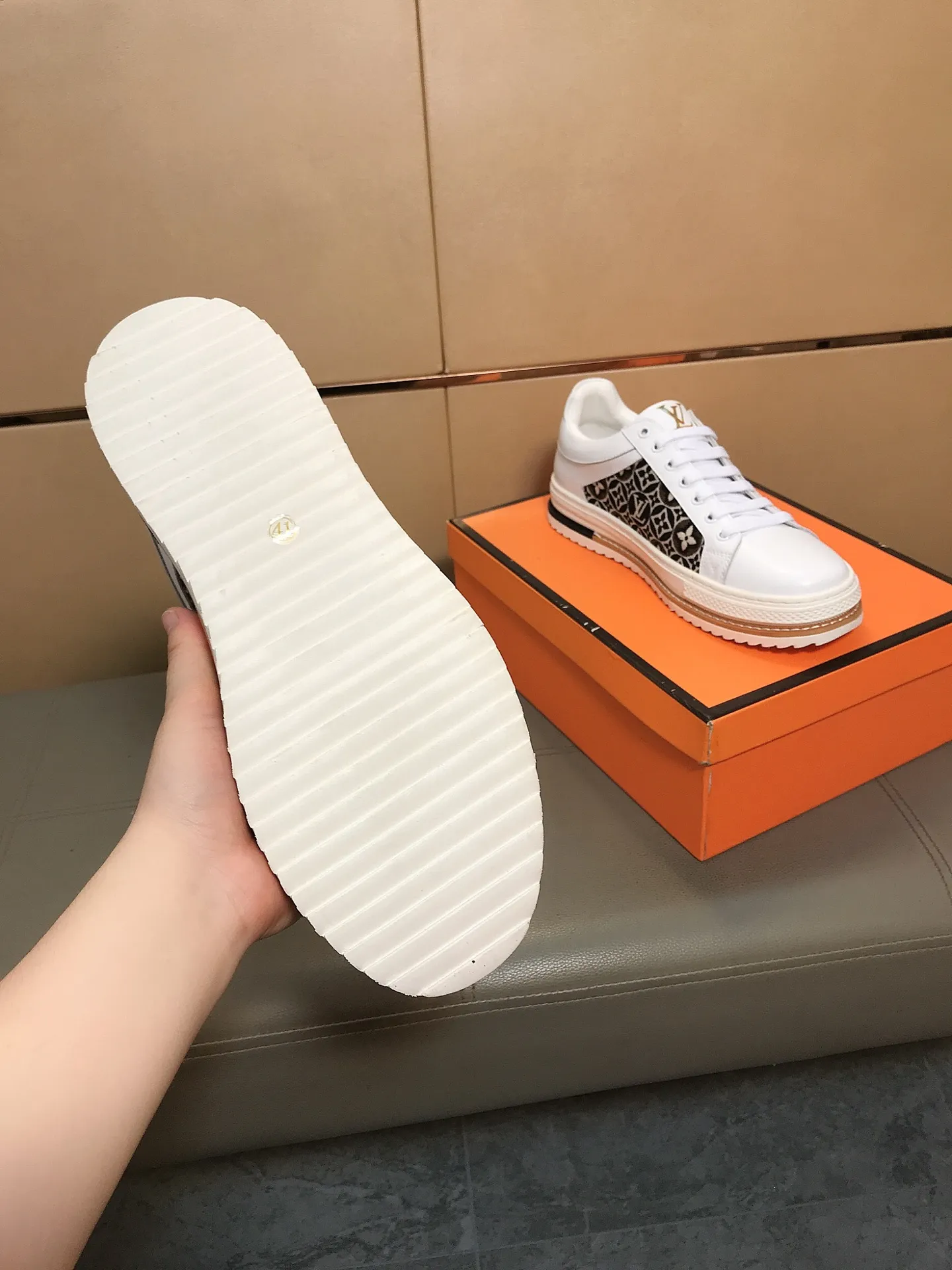 Ex-factory price 400 🆕🆕🔆🔆Hot-selling [Louis Vuitton] LV🔝new Korean style casual men's shoes, high-end brand, the upper is made of Italian cowhide stitching printed fabrics and sheepskin feet🔥, making walking more convenient and comfortable! Amazing work [color]! Create a fashionable personality to set off your uniqueness! A must-have for trendy men! Classic🔥Size: 38-44